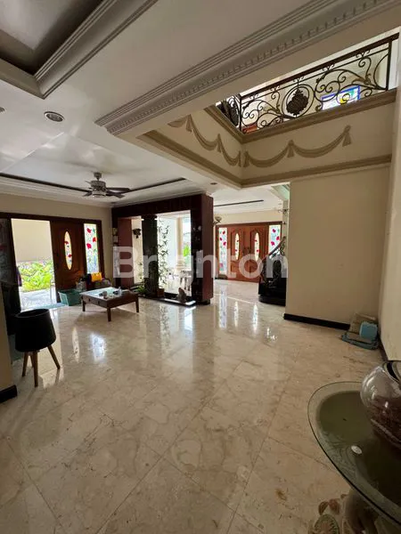 image RUMAH CANTIK DAN MEWAH DI TENGAH KOTA BALIKPAPAN (5)