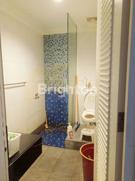 image PERUMAHAN TAMAN ARIES JAKARTA BARAT DALAM KOMPLEK UKURAN 10X17.5 M2 RUMAH 1 LANTAI 1/2 KONDISI BAGUS HADAP UTARA ROW JALAN 2 MOBIL LEGA NEGO (5)