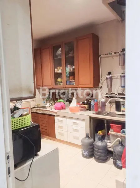 image PERUMAHAN TAMAN ARIES JAKARTA BARAT DALAM KOMPLEK UKURAN 10X17.5 M2 RUMAH 1 LANTAI 1/2 KONDISI BAGUS HADAP UTARA ROW JALAN 2 MOBIL LEGA NEGO (3)