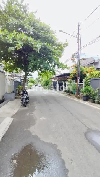 image PERUMAHAN TAMAN ARIES JAKARTA BARAT DALAM KOMPLEK UKURAN 10X17.5 M2 RUMAH 1 LANTAI 1/2 KONDISI BAGUS HADAP UTARA ROW JALAN 2 MOBIL LEGA NEGO (8)