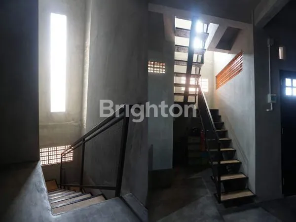 image RUMAH 2 LANTAI 3KT SHM DI SULFAT MALANG (2)