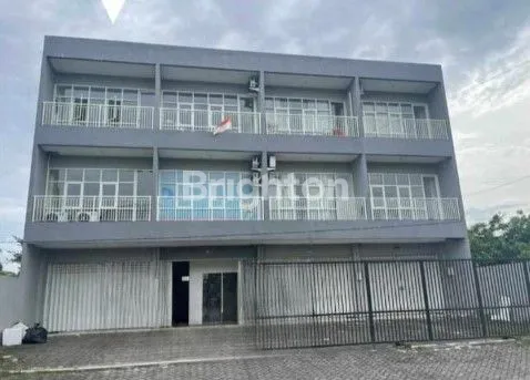 RUKO 3 LANTAI DIAN ISTANA