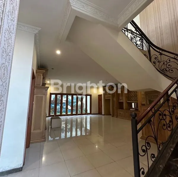 image RUMAH MEWAH MARGOREJO SURABAYA (2)