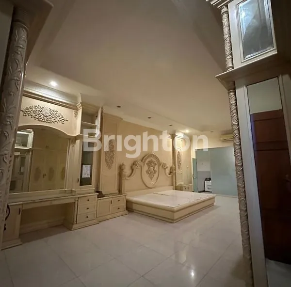 image RUMAH MEWAH MARGOREJO SURABAYA (3)