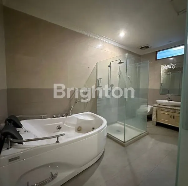 image RUMAH MEWAH MARGOREJO SURABAYA (4)