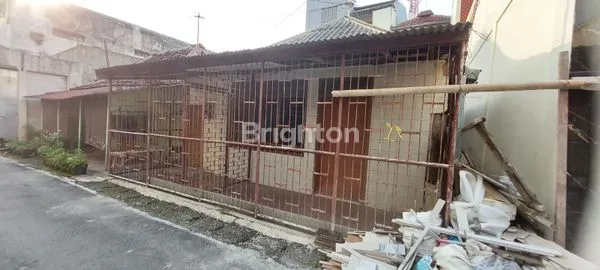 image RUMAH STRATEGIS HARGA MURAH DI JALAN GAJAHMADA SEMARANG TENGAH (2)