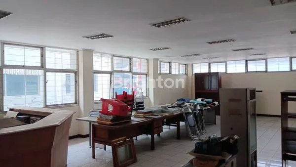 image GEDUNG 4 LANTAI STRATEGIS DI JATINEGARA JAKARTA TIMUR (3)