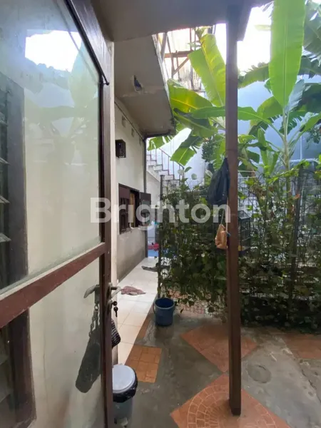 image RUMAH SECOND RUNGKUT ASRI DEKAT KE JALAN RAYA,  LOKASI STRATEGIS DEKAT MERR  (6)