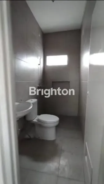 image RUMAH REGENCY ONE 2 LANTAI BABATAN PANTAI KENJERAN DEKAT MULYOSARI SUTOREJO (1)