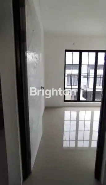 image RUMAH REGENCY ONE 2 LANTAI BABATAN PANTAI KENJERAN DEKAT MULYOSARI SUTOREJO (5)