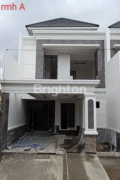 image RUMAH CANTIK AMERICAN CLASSIC ROW 4 MOBIL ARAYA GALAXY BUMI PERMAI (1)