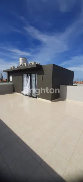 image TYPE BEVERLY BY GIVENCY ONE (2)