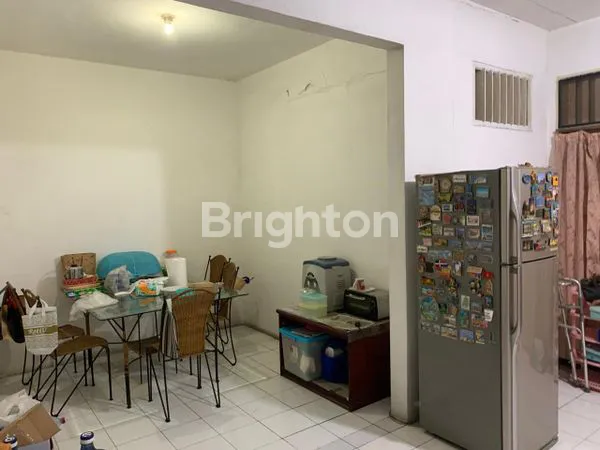 image RUMAH LUAS 200M², 5 MENIT KE KAMPUS PETRA (6)