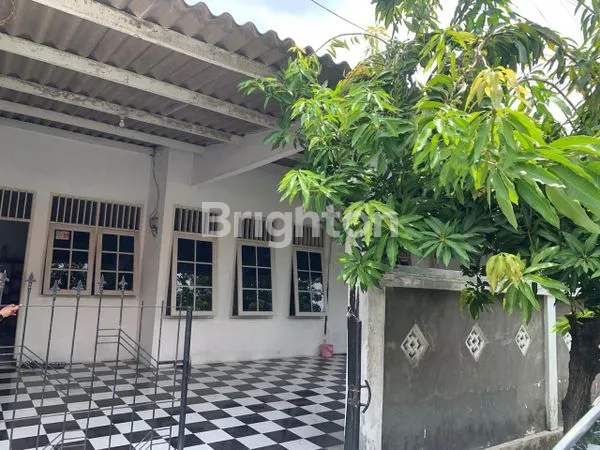 image RUMAH LUAS 200M², 5 MENIT KE KAMPUS PETRA (1)