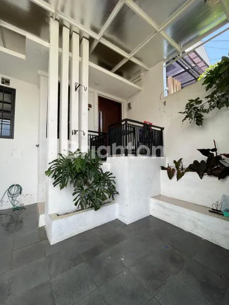image RUMAH BAGUS 2,5 LT+FULL FURNISHED, SIAP HUNI & RUMAH DALAM KOMP DI LINGK SEJUK DI CIHANJUANG BANDUNG BARAT (2)
