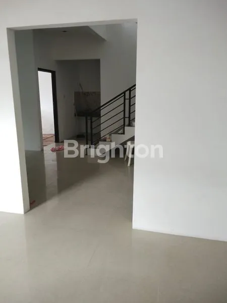 image RUMAH SIAP HUNI TERLETAK DI CLUSTER YANG NYAMAN & AMAN (1)