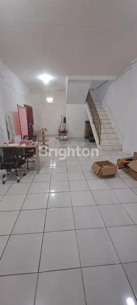 image JUAL RUKO 3 1/2 LANTAI, LOKASI SANGAT STRATEGIS (7)