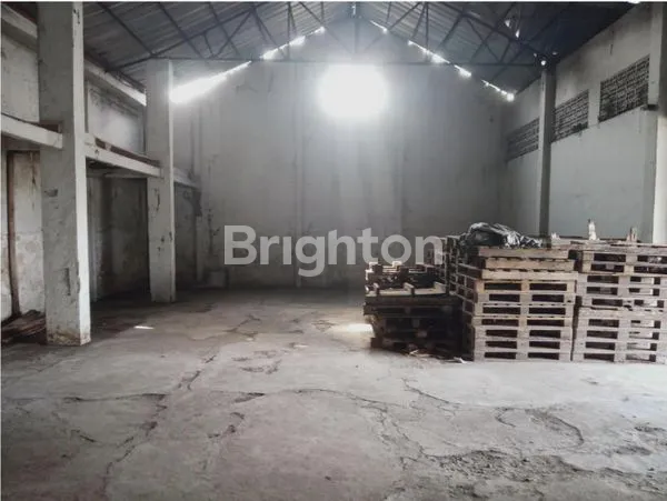 GUDANG DI DESA CIBOLANG, SUKABUMI (KODE RMRG 2872)