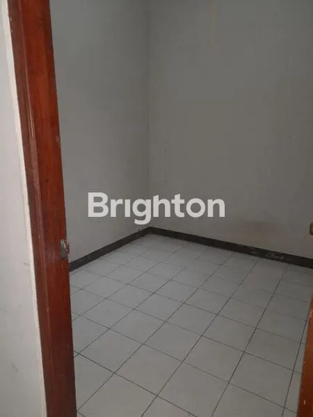 image RUMAH TENGAH KOTA LAWEYAN (7)