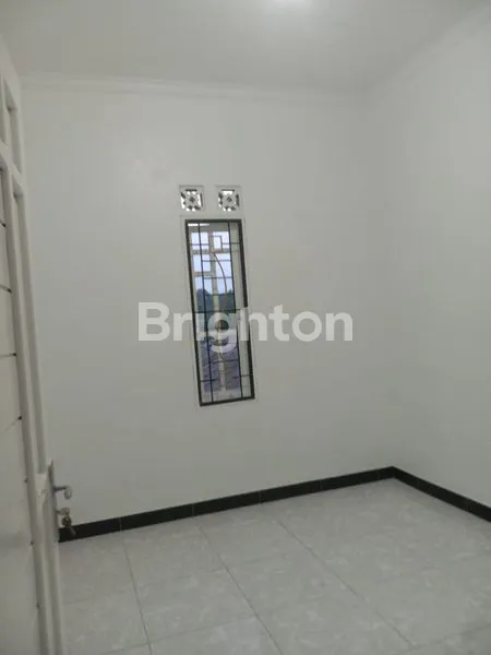 image RUMAH BAGUS SIAP HUNI 2 LANTAI (8)