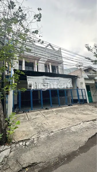 image RUKO RAYA MANYAR LOKASI SUPER STRATEGIS DI RAYA MANYAR — SURABAYA PUSAT! COCOK UNTUK BANK, KLINIK, KANTOR, SHOWROOM, ATAU USAHA KOMERSIAL LAINNYA! (1)