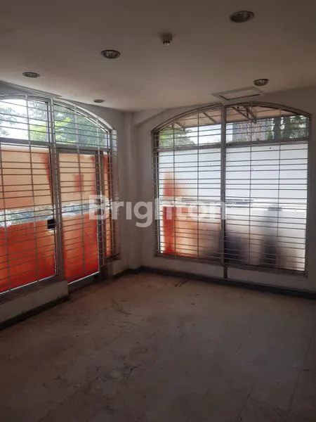 image RUKO 3 LANTAI SIAP BANK DI HR MOHAMMAD (2)