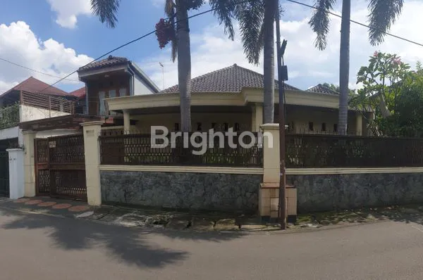 DIJUAL RUMAH MEWAH PEJATEN BARAT