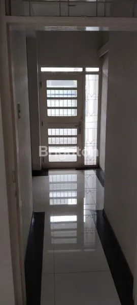 image RUMAH TERAWAT 2 LANTAI SIAP HUNI MANYAR JAYA DEKAT KAMPUS UNTAG (5)