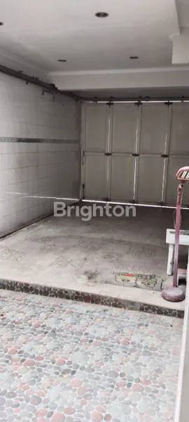 image RUMAH TERAWAT 2 LANTAI SIAP HUNI MANYAR JAYA DEKAT KAMPUS UNTAG (6)