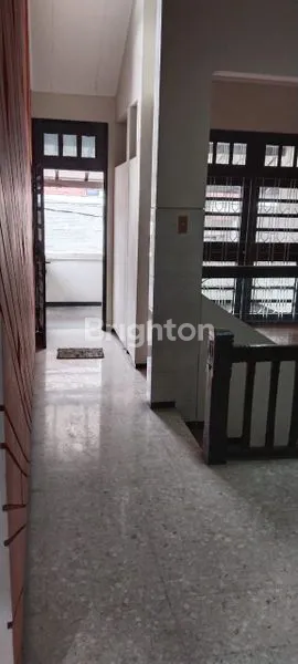 image RUMAH TERAWAT 2 LANTAI SIAP HUNI MANYAR JAYA DEKAT KAMPUS UNTAG (4)