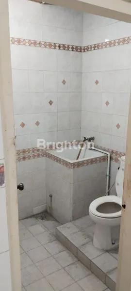 image RUMAH TERAWAT 2 LANTAI SIAP HUNI MANYAR JAYA DEKAT KAMPUS UNTAG (8)