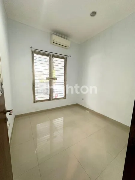 image RUMAH SIAP HUNI 2,5 LANTAI DURI KEPA KEBON JERUK JAKARTA BARAT (5)