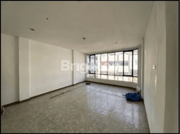 image JUAL SEWA RUKO GANDENG 2 PINTU 3 LANTAI JALAN YOS SUDARSO (8)