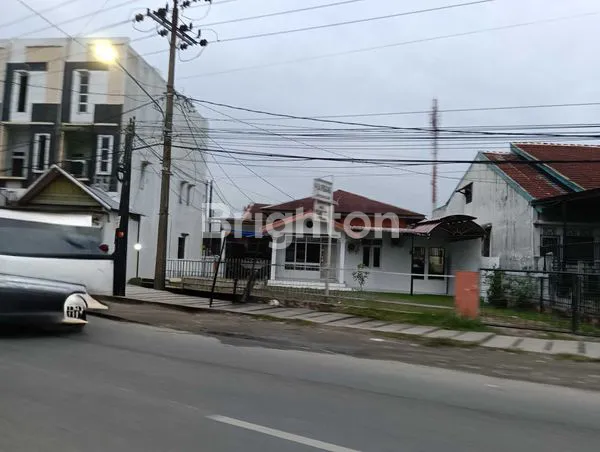 image RUMAH PINGGIR JALAN MENTENG 7 (1)