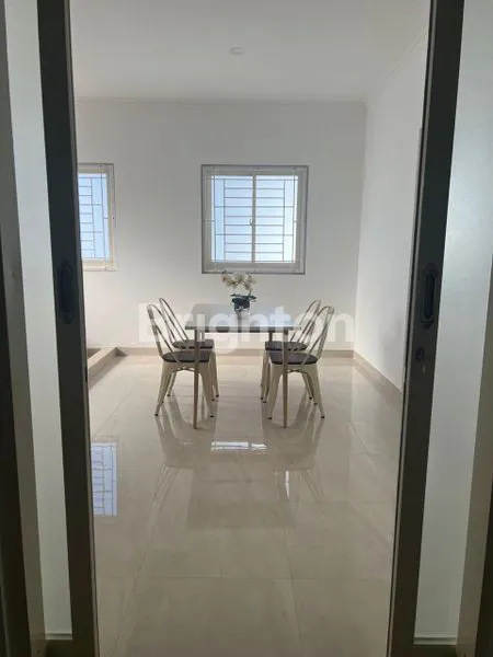 image BALIKPAPAN - RUMAH MEWAH & CANTIK BERNUANSA RESORT DI LOKASI PREMIUM (G081)  (4)