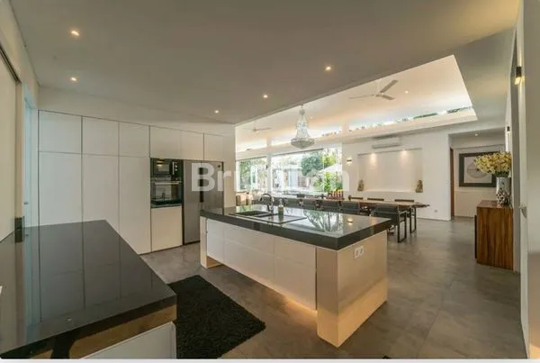 image LUXURIOUS VILLA 5 BEDROOM FULLY FURNISH IN BABAKAN CANGGU (8)