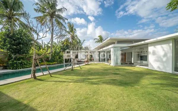 image LUXURIOUS VILLA 5 BEDROOM FULLY FURNISH IN BABAKAN CANGGU (2)
