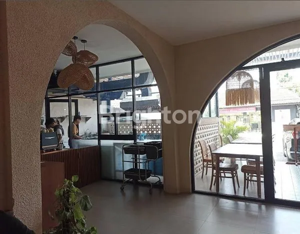 image RUKO  2 JADI SATU EKS-RESTO SIAP PAKAI DI  SEMINYAK BALI – LOKASI SUPER STRATEGIS UNTUK CAFé / RETAIL / SHOWROOM! (4)