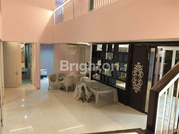 image RUMAH MEWAH BESAR 2 LANTAI DI PALM BEACH PAKUWON CITY (3)