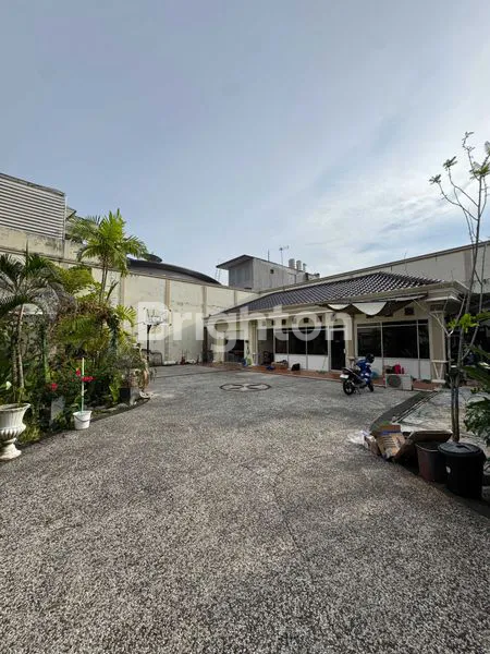 image RUMAH MEWAH LT 700M² DI BALIKPAPAN PUSAT (2)