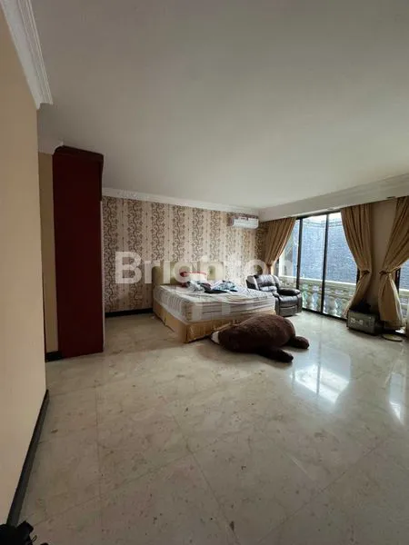 image RUMAH MEWAH LT 700M² DI BALIKPAPAN PUSAT (4)