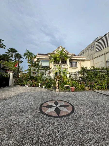 image RUMAH MEWAH LT 700M² DI BALIKPAPAN PUSAT (1)