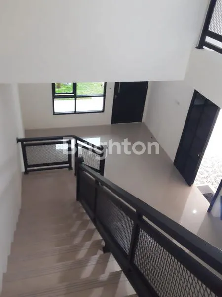 image RUMAH 2 LANTAI BARU LT 144M² DI TENGGILIS (2)