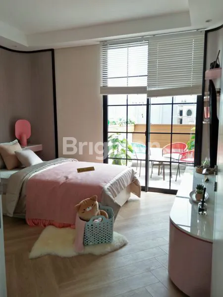 image RUMAH MEWAH 3 LANTAI DI BUKIT PODOMORO (7)