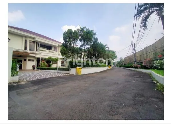 RUMAH MEWAH DI PERUMAHAN EKSKLUSIF TB SIMATUPANG JAKARTA SELATAN