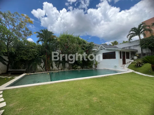 image LEASEHOLD – MODERN TROPICAL FAMILY HOME IN BUMBAK DAUH, KEROBOKAN (1)