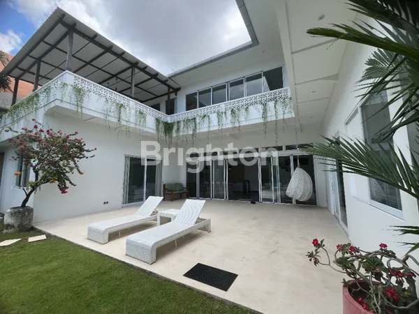 image LEASEHOLD – MODERN TROPICAL FAMILY HOME IN BUMBAK DAUH, KEROBOKAN (2)