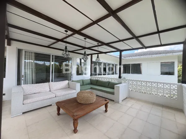 image LEASEHOLD – MODERN TROPICAL FAMILY HOME IN BUMBAK DAUH, KEROBOKAN (4)