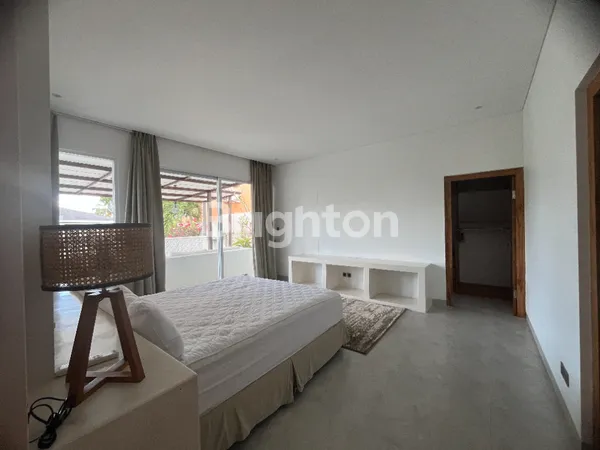 image LEASEHOLD – MODERN TROPICAL FAMILY HOME IN BUMBAK DAUH, KEROBOKAN (5)