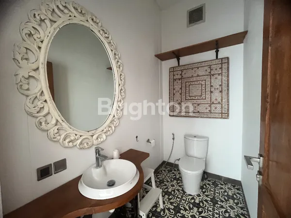 image LEASEHOLD – MODERN TROPICAL FAMILY HOME IN BUMBAK DAUH, KEROBOKAN (8)